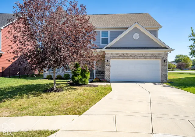 Photo 4 of Single family home for sale at 7627 Sly Fox Dr, Indianapolis, IN 46237 | MLS# 22129143 | Listing updated on 2026-10-01