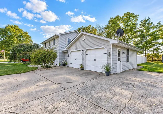 Photo 3 of Single family home for sale at 4601 Winter Dr, Anderson, IN 46012 | MLS# 22129217 | Listing updated on 2026-10-09
