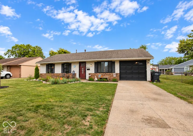 Photo 2 of Single family home for sale at 1021 Eastlawn Dr, Whiteland, IN 46184 | MLS# 22129222 | Listing updated on 2026-10-03