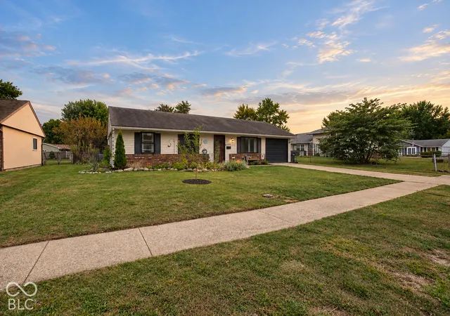Photo 3 of Single family home for sale at 1021 Eastlawn Dr, Whiteland, IN 46184 | MLS# 22129222 | Listing updated on 2026-10-03