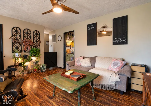 Photo 3 of Single family home for sale at 1021 Eastlawn Dr, Whiteland, IN 46184 | MLS# 22129222 | Listing updated on 2026-10-03