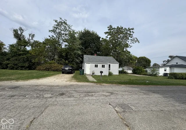 Photo 2 of Single family home for sale at 1114 E 6th Street, Muncie, IN 47302 | MLS# 22129225 | Listing updated on 2026-10-03