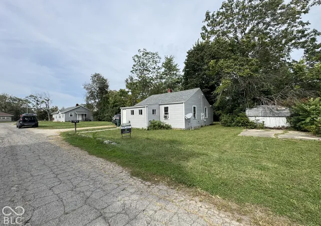 Photo 3 of Single family home for sale at 1114 E 6th Street, Muncie, IN 47302 | MLS# 22129225 | Listing updated on 2026-10-03