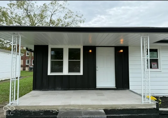 Photo 2 of Single family home for sale at 2227 George St, Anderson, IN 46016 | MLS# 22129228 | Listing updated on 2026-10-03