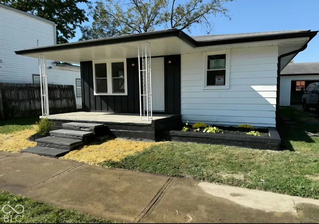 Photo 2 of Single family home for sale at 2227 George St, Anderson, IN 46016 | MLS# 22129228 | Listing updated on 2026-10-07