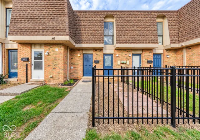 Photo 1 of Condo for sale at 7426 Country Brk Dr, Indianapolis, IN 46260 | MLS# 22129230 | Listing updated on 2026-10-01