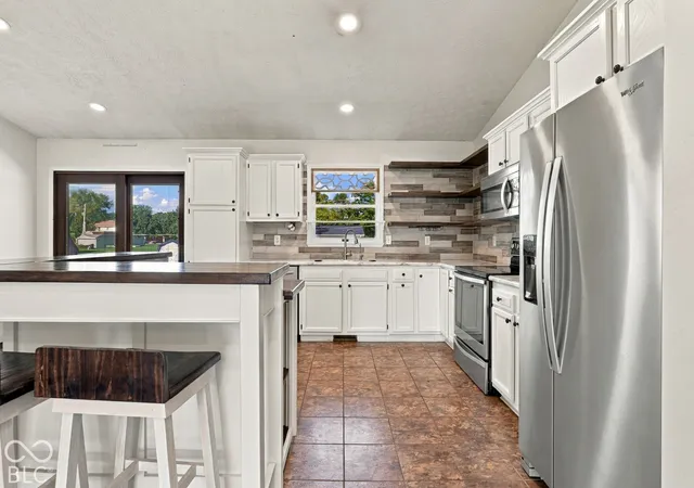 Photo 3 of Single family home for sale at 5235 Sandy Ct, Pittsboro, IN 46167 | MLS# 22129240 | Listing updated on 2026-10-08