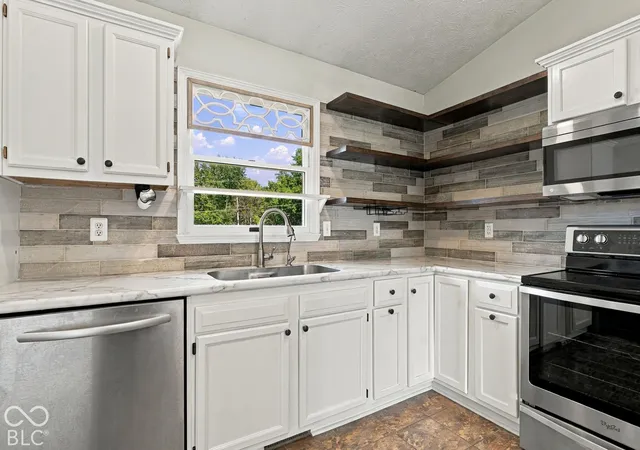 Photo 4 of Single family home for sale at 5235 Sandy Ct, Pittsboro, IN 46167 | MLS# 22129240 | Listing updated on 2026-10-08