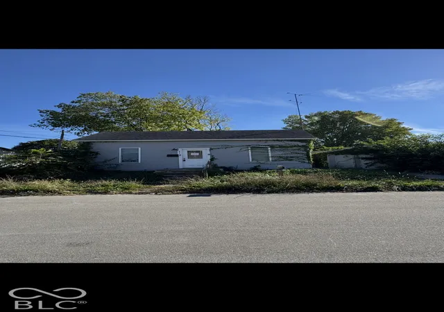 Photo 1 of Single family home for sale at 411 E 5th Street, Muncie, IN 47302 | MLS# 22129248 | Listing updated on 2026-10-02
