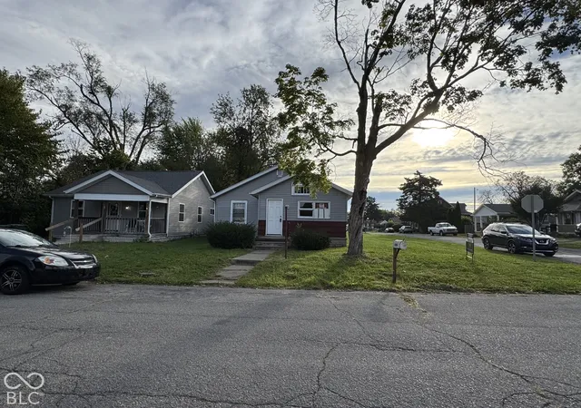 Photo 2 of Single family home for sale at 1226 S Beacon, Muncie, IN 47302 | MLS# 22129253 | Listing updated on 2026-10-04