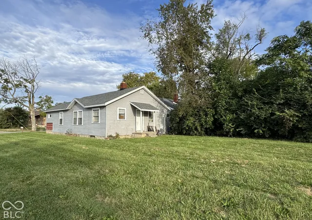 Photo 3 of Single family home for sale at 1226 S Beacon, Muncie, IN 47302 | MLS# 22129253 | Listing updated on 2026-10-04