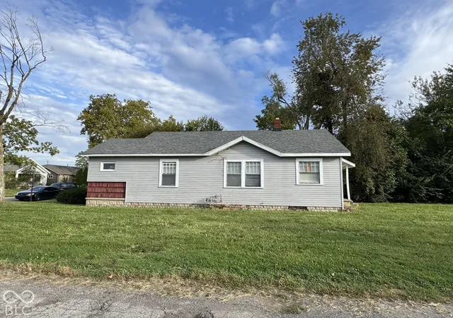 Photo 3 of Single family home for sale at 1226 S Beacon, Muncie, IN 47302 | MLS# 22129253 | Listing updated on 2026-10-04