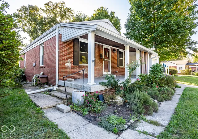 Photo 3 of Single family home for sale at 5192 Atherton S Dr, Indianapolis, IN 46219 | MLS# 22129256 | Listing updated on 2026-10-01