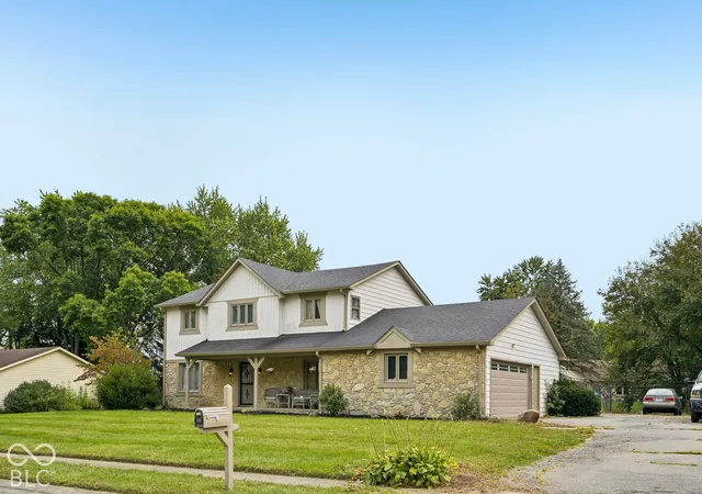 Photo 2 of Single family home for sale at 3715 Chadwick Dr, Carmel, IN 46033 | MLS# 22129260 | Listing updated on 2026-10-06