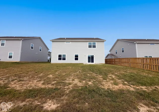 Photo 4 of Single family home for sale at 1045 Bent Branch Ln, Greenwood, IN 46143 | MLS# 22129276 | Listing updated on 2026-10-01