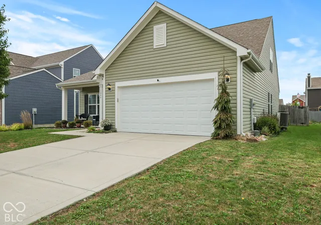 Photo 2 of Single family home for sale at 1244 Crabapple Rd, Franklin, IN 46131 | MLS# 22129279 | Listing updated on 2026-10-05