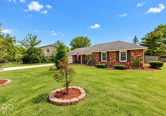 Photo 3 of Single family home for sale at 115 S Roby Dr, Anderson, IN 46012 | MLS# 22129280 | Listing updated on 2026-10-01