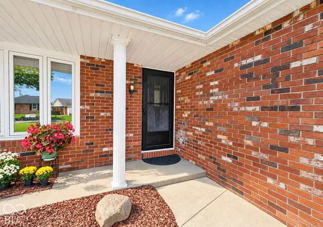Photo 4 of Single family home for sale at 115 S Roby Dr, Anderson, IN 46012 | MLS# 22129280 | Listing updated on 2026-10-01