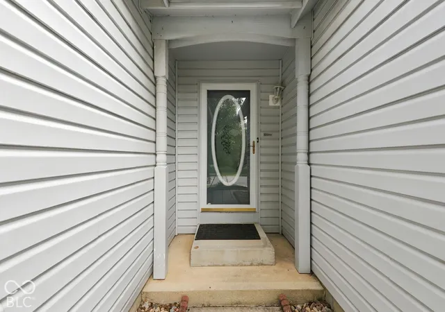 Photo 3 of Single family home for sale at 6276 Briargate Dr, Zionsville, IN 46077 | MLS# 22129293 | Listing updated on 2026-10-06