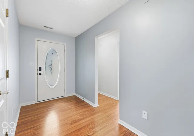 Photo 4 of Single family home for sale at 6276 Briargate Dr, Zionsville, IN 46077 | MLS# 22129293 | Listing updated on 2026-10-06