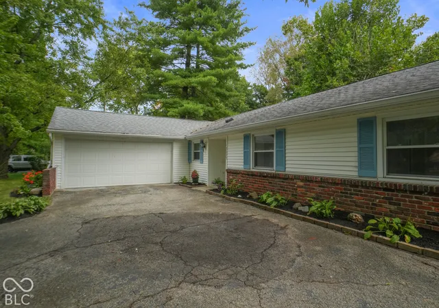 Photo 3 of Single family home for sale at 7337 Woodside Dr, Indianapolis, IN 46260 | MLS# 22129295 | Listing updated on 2026-10-09