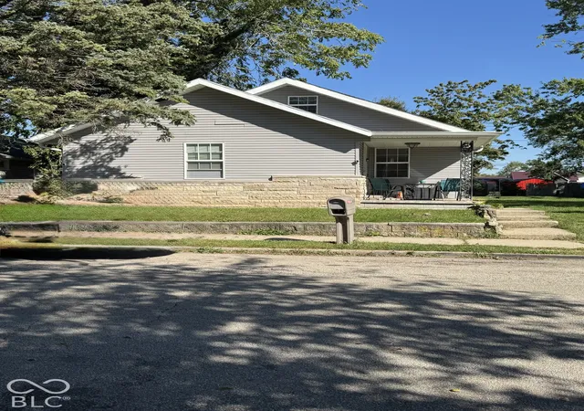 Photo 1 of Single family home for sale at 908 S Blaine Ave, Muncie, IN 47302 | MLS# 22129302 | Listing updated on 2026-10-02