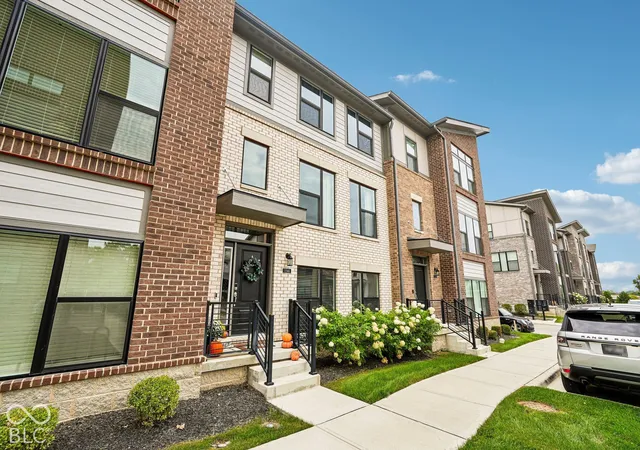 Photo 2 of Townhouse for sale at 11566 Fulham St, Carmel, IN 46032 | MLS# 22129310 | Listing updated on 2026-10-10