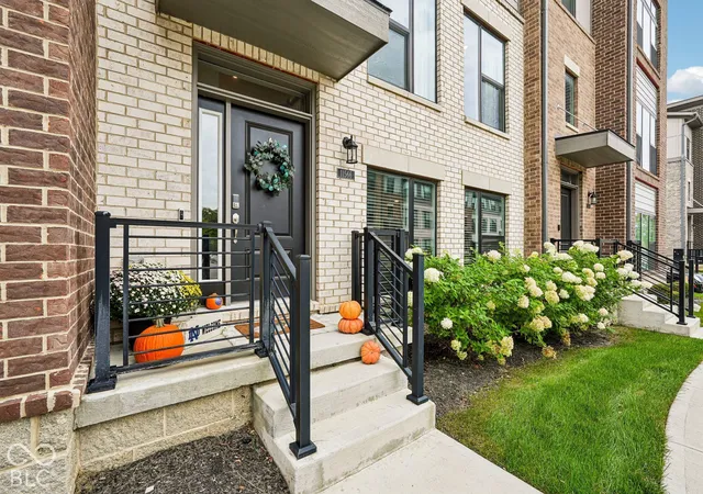 Photo 3 of Townhouse for sale at 11566 Fulham St, Carmel, IN 46032 | MLS# 22129310 | Listing updated on 2026-10-10