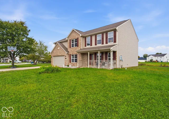 Photo 3 of Single family home for sale at 1881 Wynnewood Ln, Avon, IN 46123 | MLS# 22129311 | Listing updated on 2026-10-04