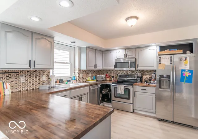 Photo 3 of Single family home for sale at 11735 Grenadier Ln, Indianapolis, IN 46229 | MLS# 22129313 | Listing updated on 2026-10-02