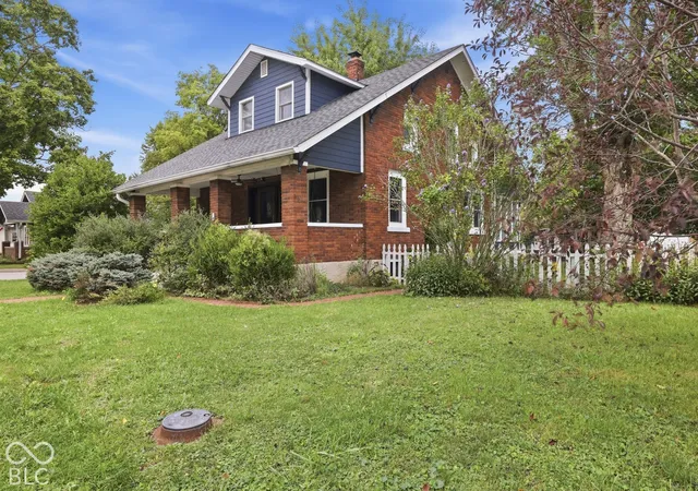 Photo 1 of Single family home for sale at 6415 Oaklandon Rd, Indianapolis, IN 46236 | MLS# 22129324 | Listing updated on 2026-10-08