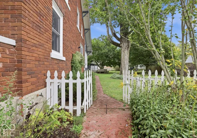 Photo 2 of Single family home for sale at 6415 Oaklandon Rd, Indianapolis, IN 46236 | MLS# 22129324 | Listing updated on 2026-10-08