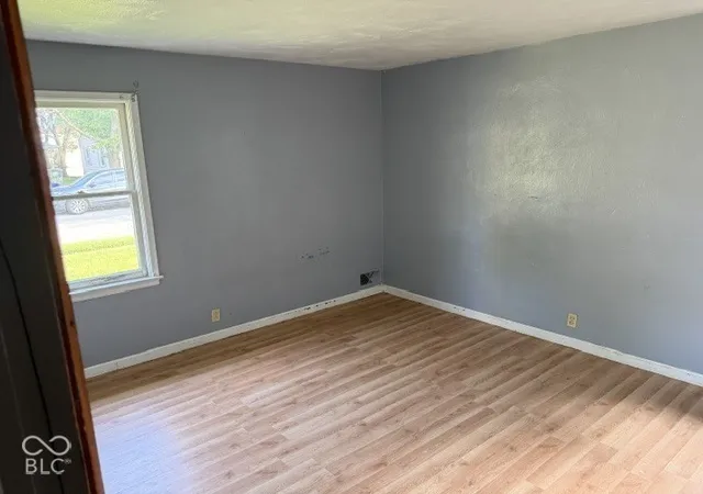 Photo 4 of Single family home for sale at 301 E 37th Street, Anderson, IN 46013 | MLS# 22129327 | Listing updated on 2026-10-06