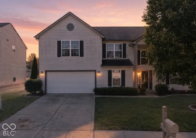 Photo 1 of Sale Pending at 11633 Sinclair Dr, Indianapolis, IN 46235 | MLS# 22129333 | Listing updated on 2026-10-06