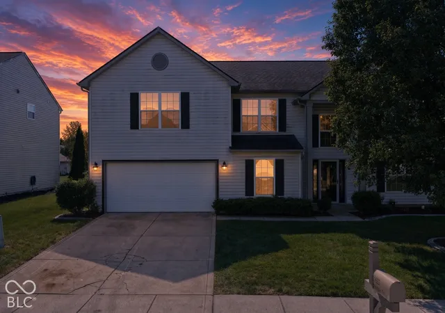 Photo 3 of Sale Pending at 11633 Sinclair Dr, Indianapolis, IN 46235 | MLS# 22129333 | Listing updated on 2026-10-06