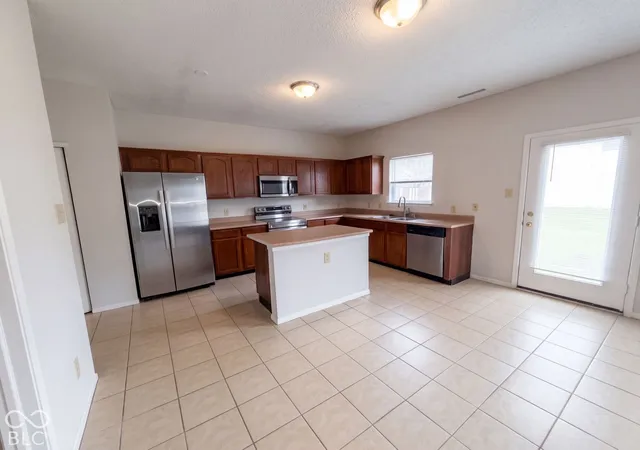 Photo 2 of Single family home for sale at 6611 Branches Dr, Brownsburg, IN 46112 | MLS# 22129344 | Listing updated on 2026-10-03