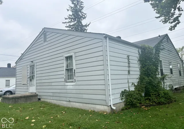 Photo 3 of Sale Pending at 821 W Cross St, Anderson, IN 46011 | MLS# 22129347 | Listing updated on 2026-10-03