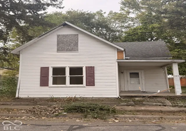 Photo 3 of Single family home for sale at 1424 W 15th Street, Muncie, IN 47302 | MLS# 22129351 | Listing updated on 2026-10-02