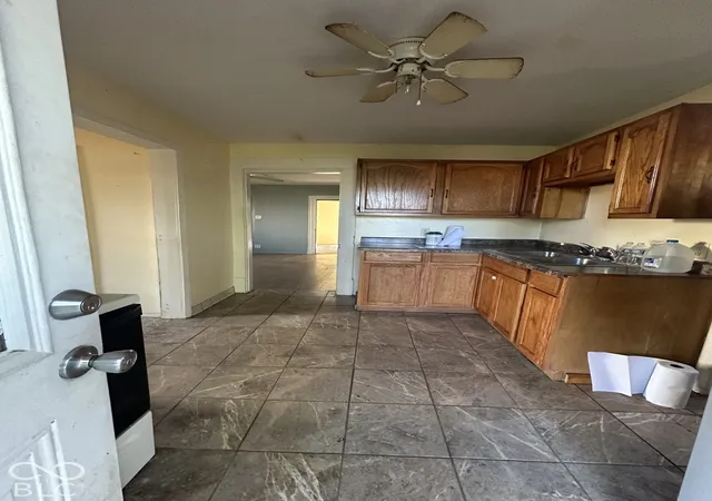 Photo 4 of Single family home for sale at 1424 W 15th Street, Muncie, IN 47302 | MLS# 22129351 | Listing updated on 2026-10-02