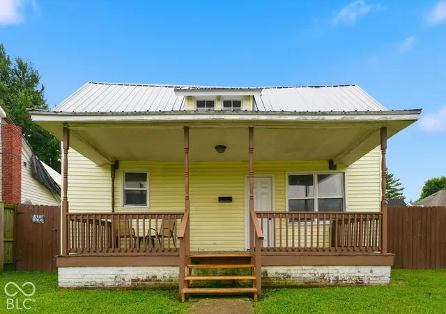 Photo 1 of Single family home for sale at 901 E Market St, Crawfordsville, IN 47933 | MLS# 22129357 | Listing updated on 2026-10-28