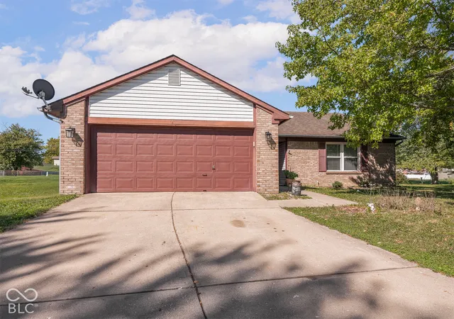Photo 1 of Single family home for sale at 232 Park Pl Ct, Avon, IN 46123 | MLS# 22129359 | Listing updated on 2026-10-06