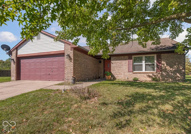 Photo 3 of Single family home for sale at 232 Park Pl Ct, Avon, IN 46123 | MLS# 22129359 | Listing updated on 2026-10-06
