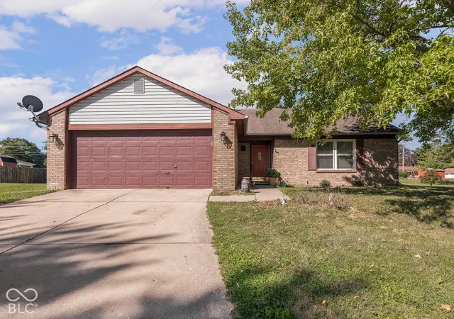 Photo 3 of Single family home for sale at 232 Park Pl Ct, Avon, IN 46123 | MLS# 22129359 | Listing updated on 2026-10-06