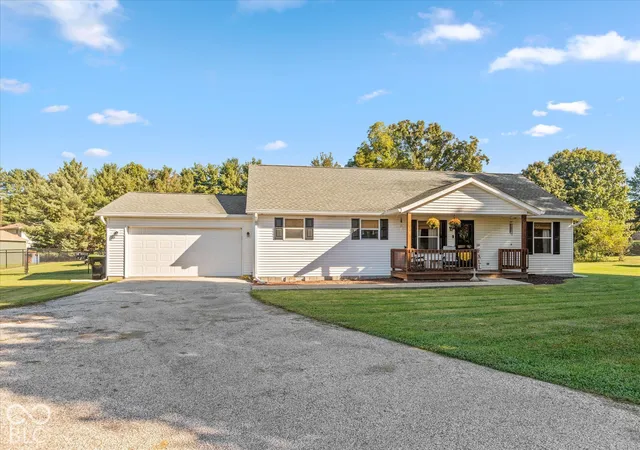 Photo 2 of Single family home for sale at 3303 Westward Rd, Spencer, IN 47460 | MLS# 22129367 | Listing updated on 2026-10-03