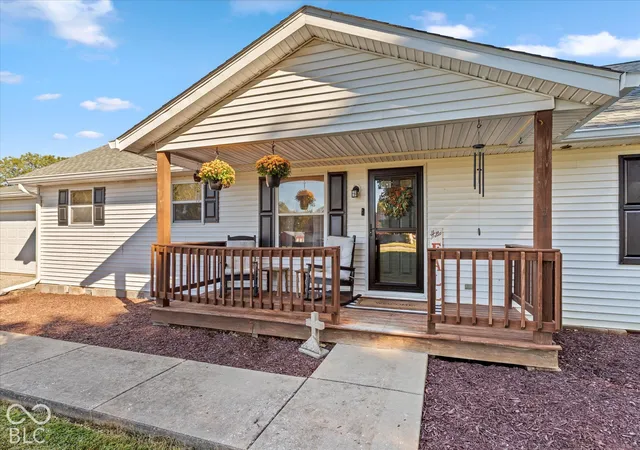 Photo 3 of Single family home for sale at 3303 Westward Rd, Spencer, IN 47460 | MLS# 22129367 | Listing updated on 2026-10-03