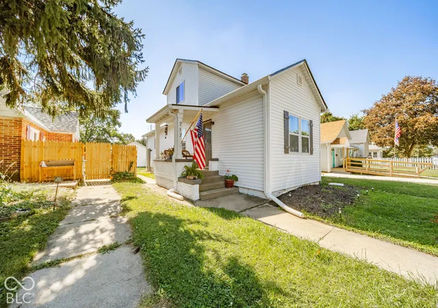 Photo 1 of Single family home for sale at 717 S A St, Elwood, IN 46036 | MLS# 22129370 | Listing updated on 2026-10-03