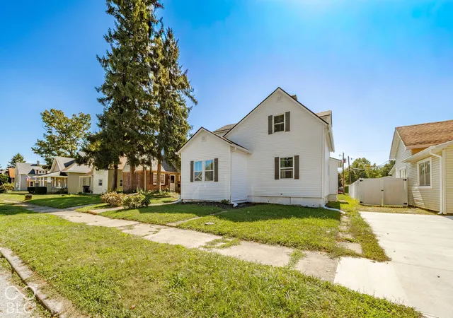 Photo 3 of Single family home for sale at 717 S A St, Elwood, IN 46036 | MLS# 22129370 | Listing updated on 2026-10-03