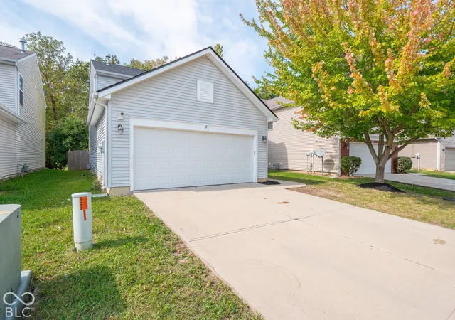 Photo 3 of Single family home for sale at 8066 Loveridge Dr, Indianapolis, IN 46268 | MLS# 22129373 | Listing updated on 2026-10-03