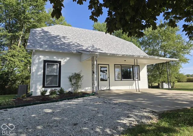 Single family home for sale at 101 W Gosch Rd, Shelbyville, IN 46176 | MLS# 22129374