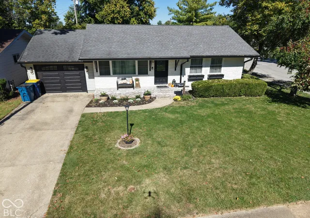 Photo 2 of Single family home for sale at 805 Hillcrest Dr, Greencastle, IN 46135 | MLS# 22129379 | Listing updated on 2026-10-08